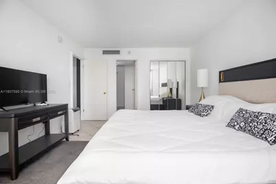 5555 Collins Ave #14U, Miami Beach, FL 33140 - Photo 20