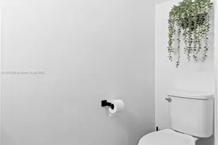 3508 W 88th Terrace, Hialeah, FL 33018 - Photo 8