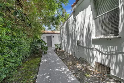 1044 SW 13th Ct #1, Miami, FL 33135 - Photo 14