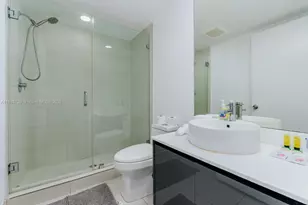 31 SE 6th St, Miami, FL 33131 - Photo 14