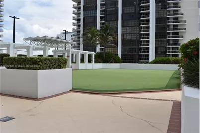 6365 Collins Ave #2110, Miami Beach, FL 33141 - Photo 30