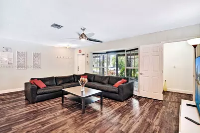 1245 Wiley St, Hollywood, FL 33019 - Photo 8