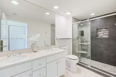 2000 N Bayshore Dr #621, Miami, FL 33137 - Photo 26