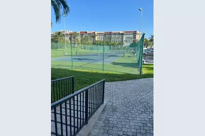 2001 Atlantic Shores Blvd #105, Hallandale Beach, FL 33009 - Photo 6