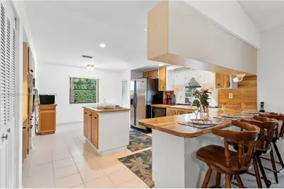 988 NW 110th Ave, Coral Springs, FL 33071 - Photo 10