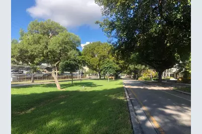 1975 NE 135th St #2D, North Miami, FL 33181 - Photo 2