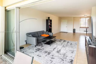 9110 Fontainebleau Blvd #502, Miami, FL 33172 - Photo 24