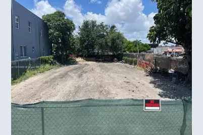 1976 NW 25th Ave, Miami, FL 33125 - Photo 2