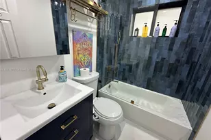 722 SW 10th St, Hallandale Beach, FL 33009 - Photo 14
