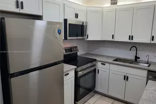 800 SW 131st Ave, Pembroke Pines, FL 33027 - Photo 2
