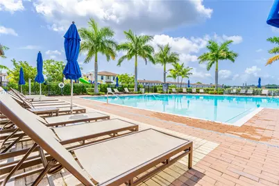 817 NE 211th St, Miami, FL 33179 - Photo 16