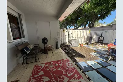 10428 NW 3rd St, Pembroke Pines, FL 33026 - Photo 4