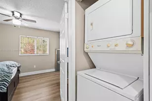 3690 N 56th Ave, Hollywood, FL 33021 - Photo 12