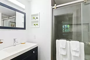 19999 E Country Club Dr, Aventura, FL 33180 - Photo 20