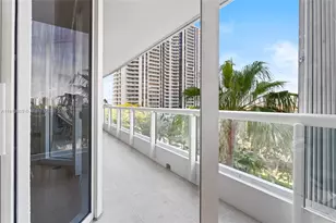 21205 Yacht Club Dr, Aventura, FL 33180 - Photo 24