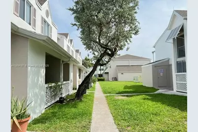 17505 NW 67th Pl #H-11, Hialeah, FL 33015 - Photo 26