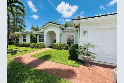 126 Chestnut Cir, Royal Palm Beach, FL 33411 - Photo 2