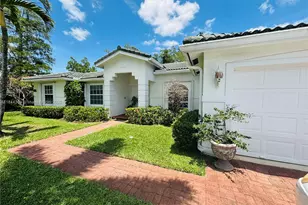 126 Chestnut Cir, Royal Palm Beach, FL 33411 - Photo 2