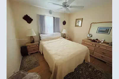 126 Chestnut Cir, Royal Palm Beach, FL 33411 - Photo 10