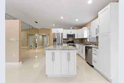 19847 NW 86th Ave, Hialeah, FL 33015 - Photo 10