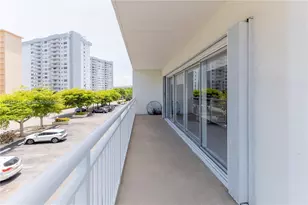 120 Golden Isles Dr, Hallandale Beach, FL 33009 - Photo 12