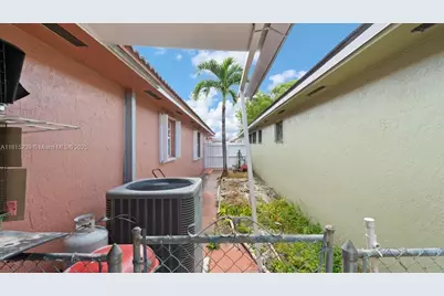 7568 W 4th Ct, Hialeah, FL 33014 - Photo 20