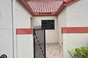 126 Centennial Ct, Deerfield Beach, FL 33442 - Photo 2