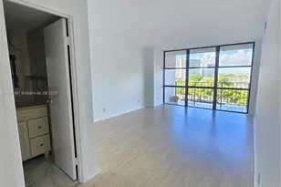 1000 Parkview Dr, Hallandale Beach, FL 33009 - Photo 16