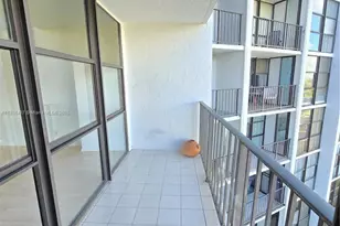 1000 Parkview Dr, Hallandale Beach, FL 33009 - Photo 30