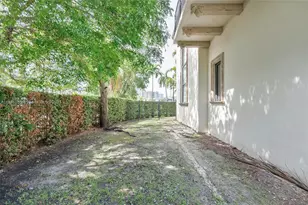 18825 N Bay Rd, Sunny Isles Beach, FL 33160 - Photo 10