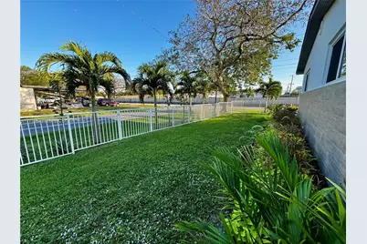1012 SW 3rd Ave, Hallandale Beach, FL 33009 - Photo 20
