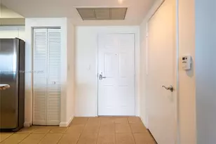 19501 W Country Club Dr, Aventura, FL 33180 - Photo 4