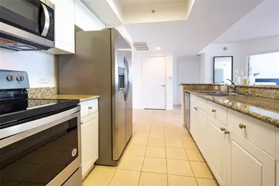 19501 W Country Club Dr #2210, Aventura, FL 33180 - Photo 6