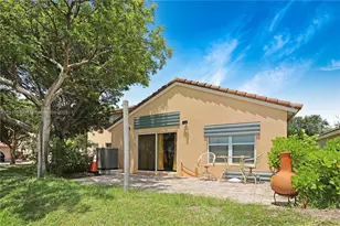 1585 SE 20th Rd, Homestead, FL 33035 - Photo 2