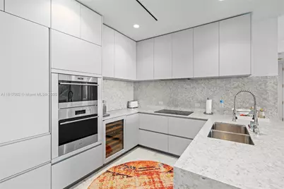 5775 Collins Ave #1602, Miami Beach, FL 33140 - Photo 6