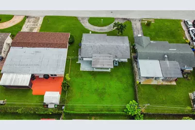 1160 NW 79th Ter, Pembroke Pines, FL 33024 - Photo 22
