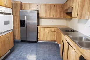 601 Ives Dairy Rd, Miami, FL 33179 - Photo 4