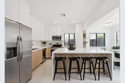 326 SW 20th Rd, Miami, FL 33129 - Photo 4