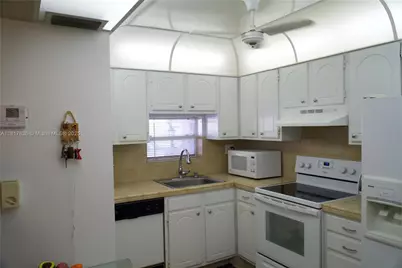 9820 S Hollybrook Lake Dr #106, Pembroke Pines, FL 33025 - Photo 4