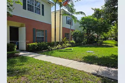 146 SW 7th Ct, Pompano Beach, FL 33060 - Photo 4