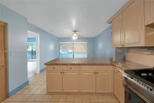 7517 N Augusta Dr, Hialeah, FL 33015 - Photo 10