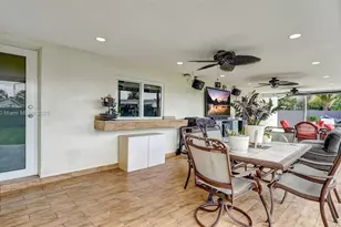 8540 NW 182nd St, Hialeah, FL 33015 - Photo 34