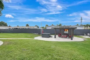 8540 NW 182nd St, Hialeah, FL 33015 - Photo 52