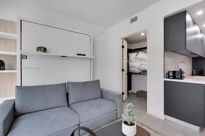 227 NE 2nd St #2810, Miami, FL 33132 - Photo 6