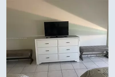 5601 Collins #1210, Miami Beach, FL 33140 - Photo 8