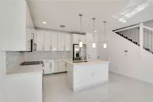2621 NE 212th Terrace, Miami, FL 33180 - Photo 2