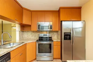 10624 NW 10th St, Pembroke Pines, FL 33026 - Photo 2