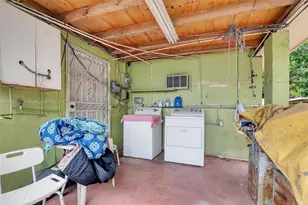 1150 W 69th Pl, Hialeah, FL 33014 - Photo 28