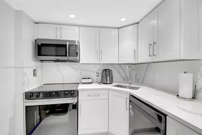 3015 N Ocean Blvd #4K, Fort Lauderdale, FL 33308 - Photo 2