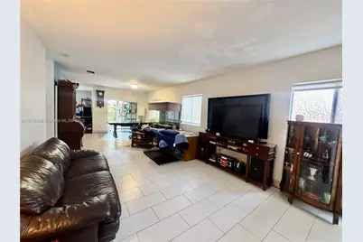 373 NE 35th Ave, Homestead, FL 33033 - Photo 4